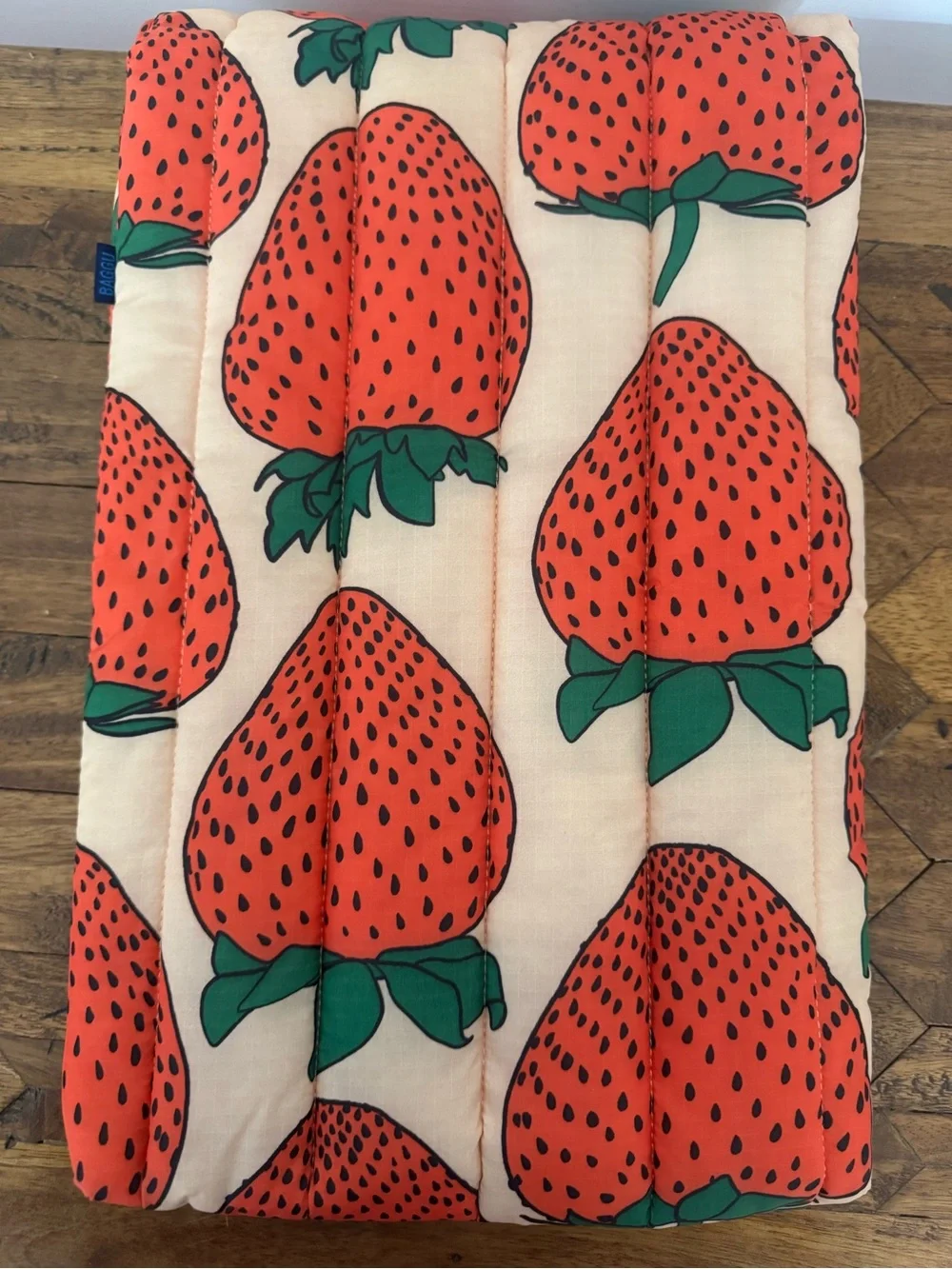 BAGGU Strawberry Print Quilted Sleeve - Pink & Red laptop sleeve soft sided case